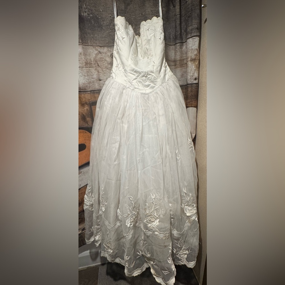 Mary’s Size 12 White Floral Wedding Dress